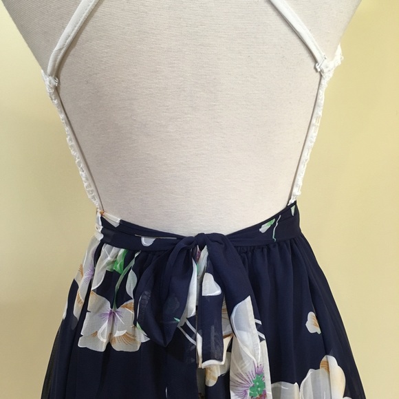 Strappy Backless Lace Bodice Floral Chiffon Dress - Picture 5 of 5